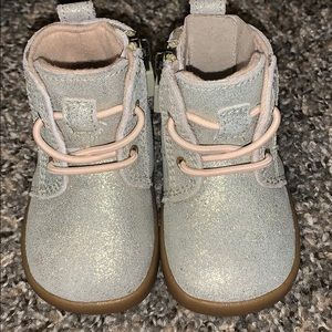 NB UGG SHOES SIZE 0/1